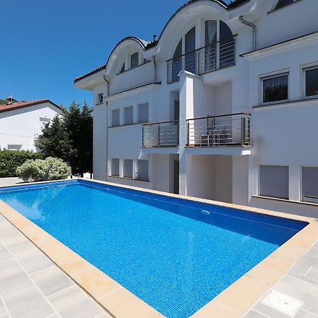 Sea View Apartment In Icici Bagian luar foto