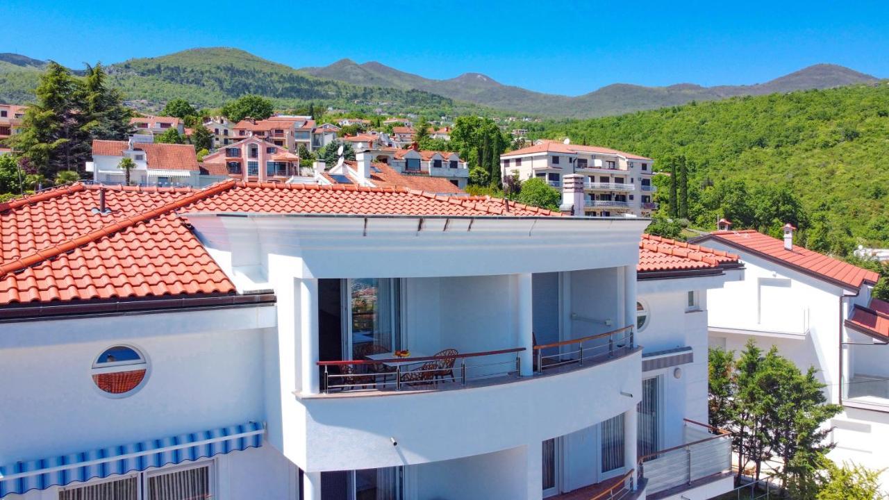 Sea View Apartment In Icici Bagian luar foto