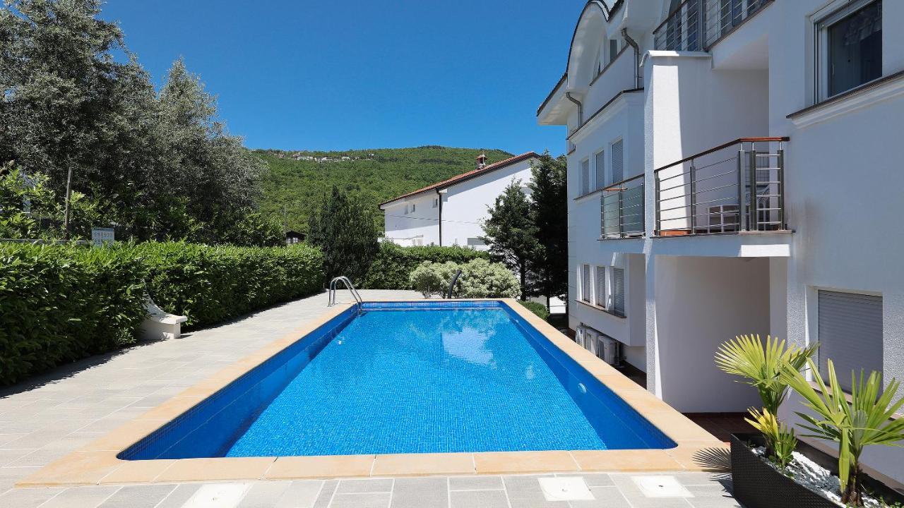 Sea View Apartment In Icici Bagian luar foto