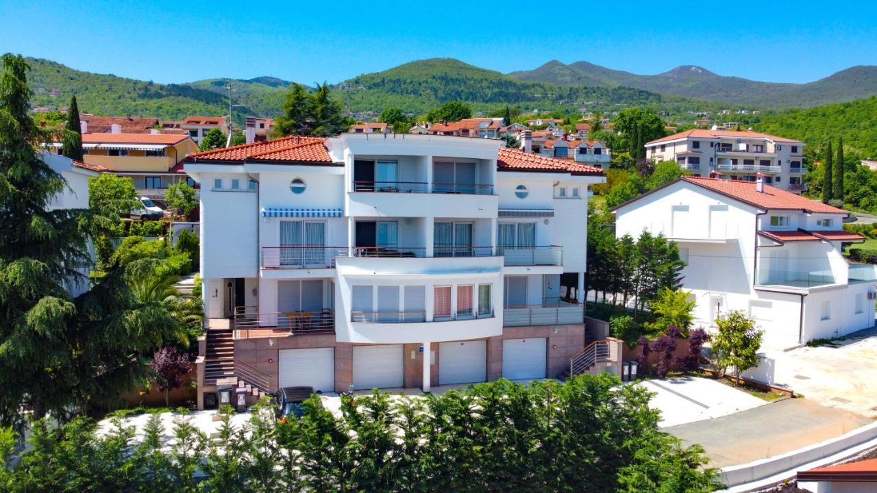 Sea View Apartment In Icici Bagian luar foto