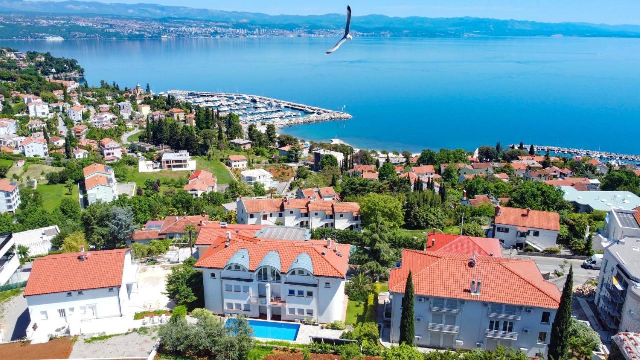 Sea View Apartment In Icici Bagian luar foto