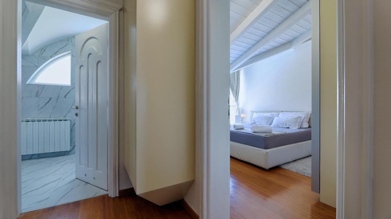 Sea View Apartment In Icici Bagian luar foto