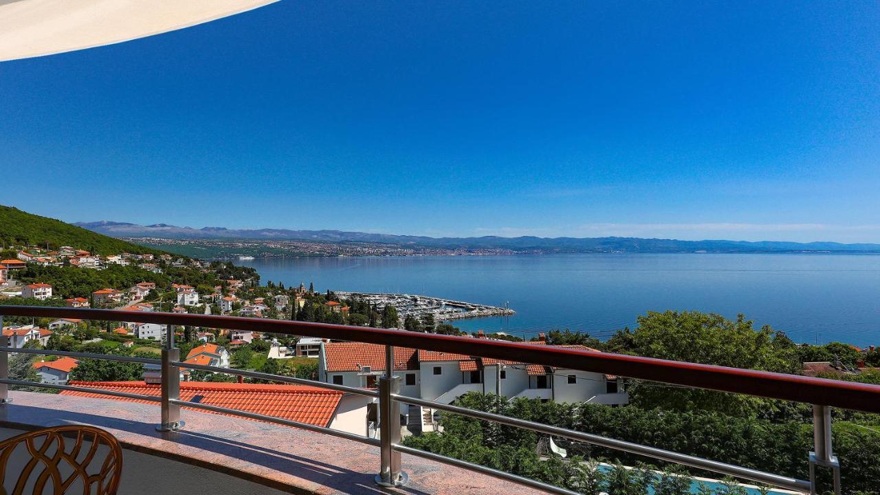 Sea View Apartment In Icici Bagian luar foto