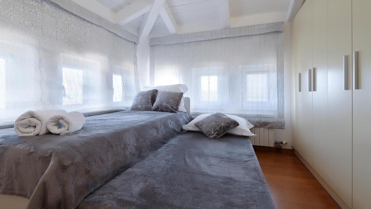 Sea View Apartment In Icici Bagian luar foto