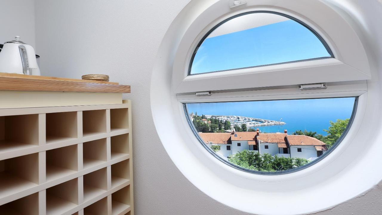 Sea View Apartment In Icici Bagian luar foto