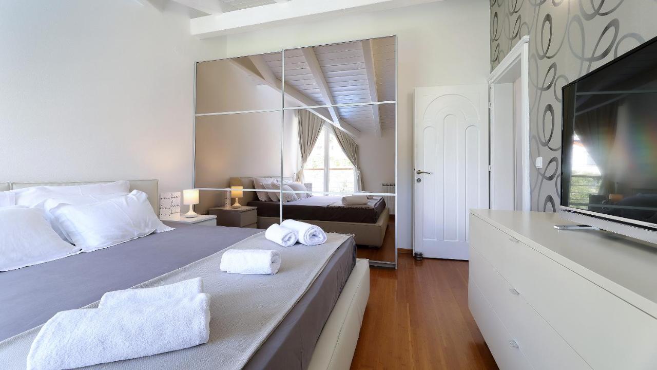 Sea View Apartment In Icici Bagian luar foto
