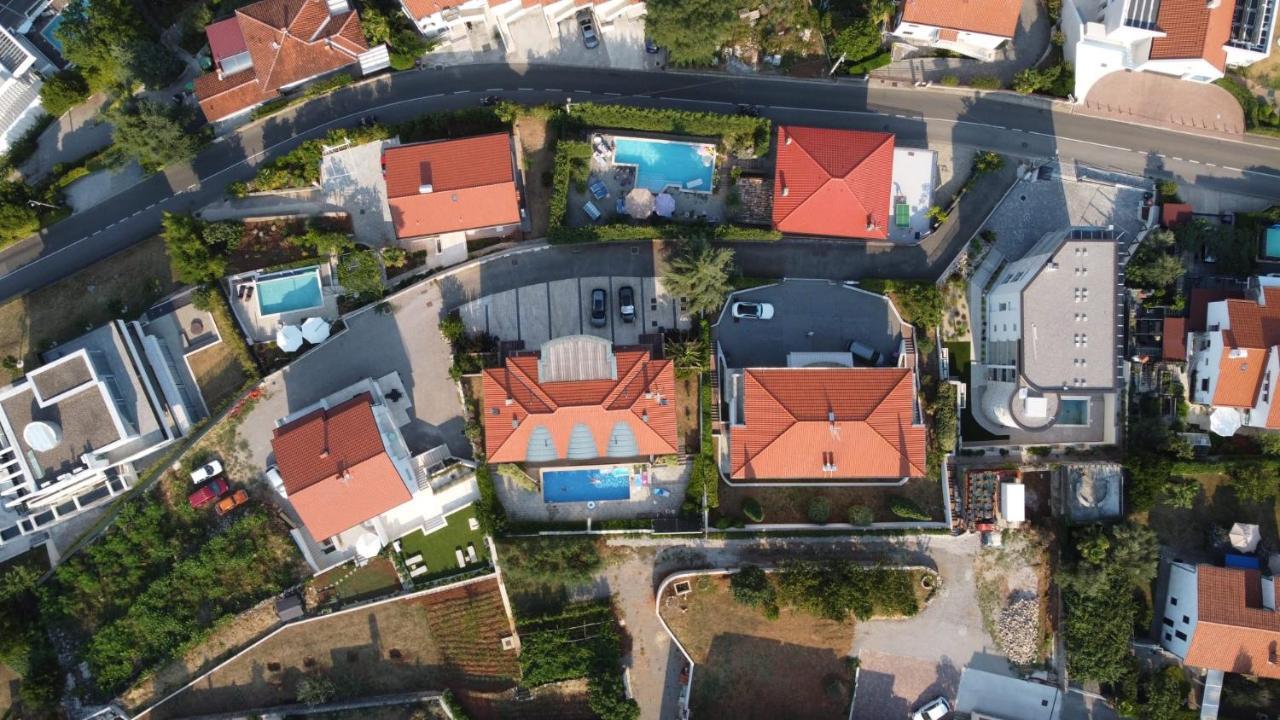 Sea View Apartment In Icici Bagian luar foto