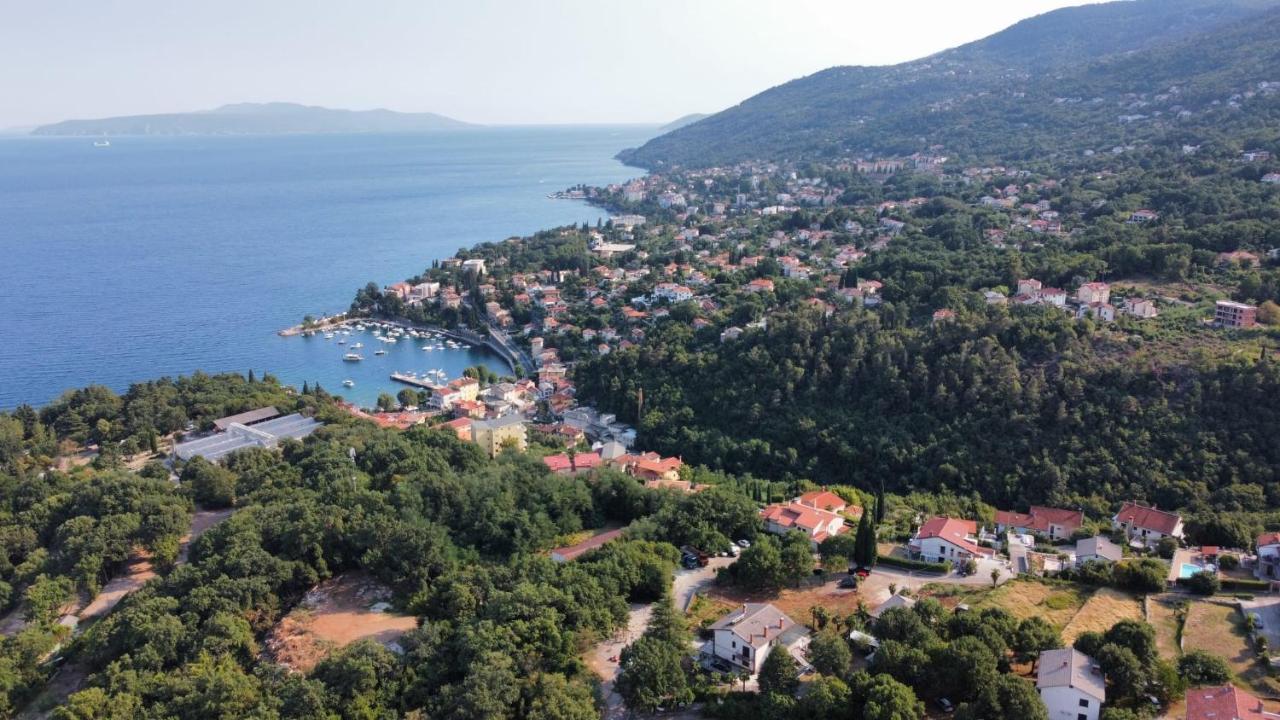 Sea View Apartment In Icici Bagian luar foto